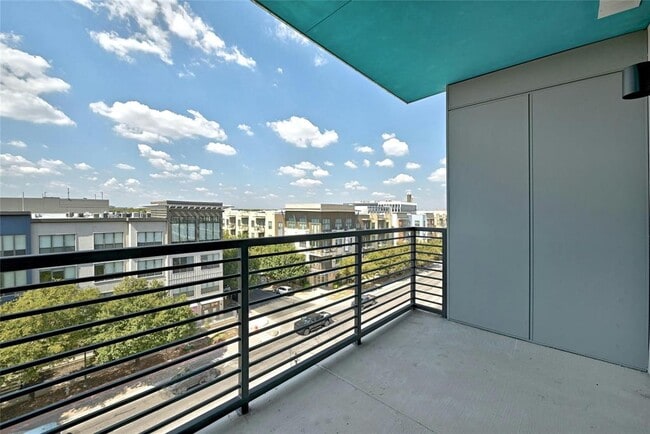 Building Photo - 1701 Simond Ave Ave