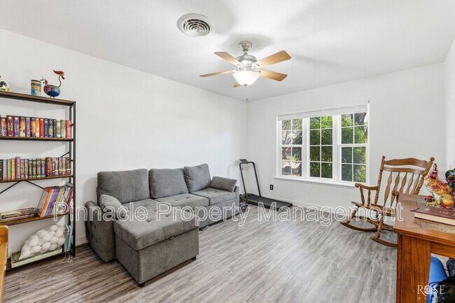 Building Photo - 3108 Oak Forest Dr
