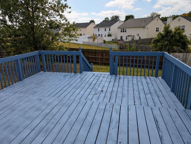 Building Photo - AVAILABLE NOW! 3 Bedroom Ranch with 2 Full...