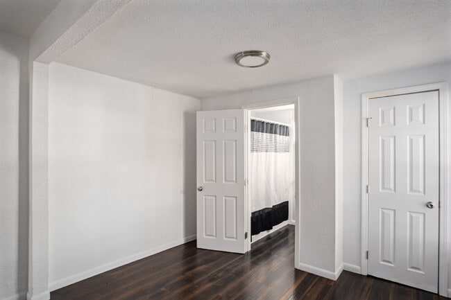 Building Photo - "Charming 2-Bedroom Duplex Retreat on Clou...