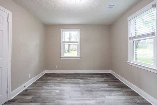 Building Photo - Welcome to this beautiful newly renovated ...