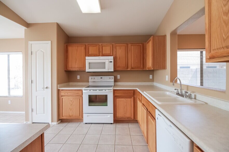Building Photo - 3881 E Wyatt Way