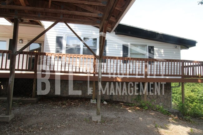 Building Photo - Beautiful Home with a Lakeview! Bonus Sunroom!