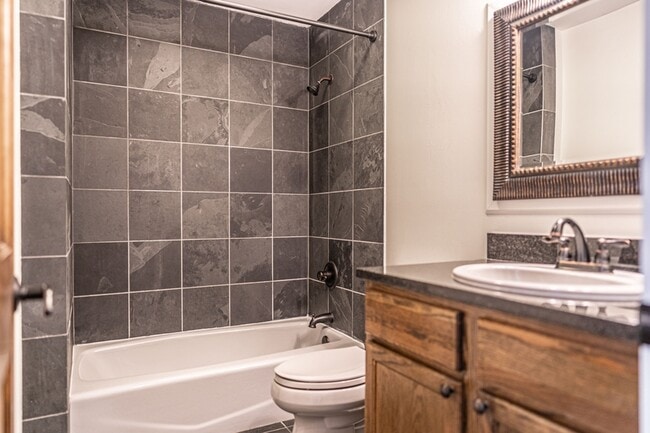 Building Photo - 980 Monticello Dr