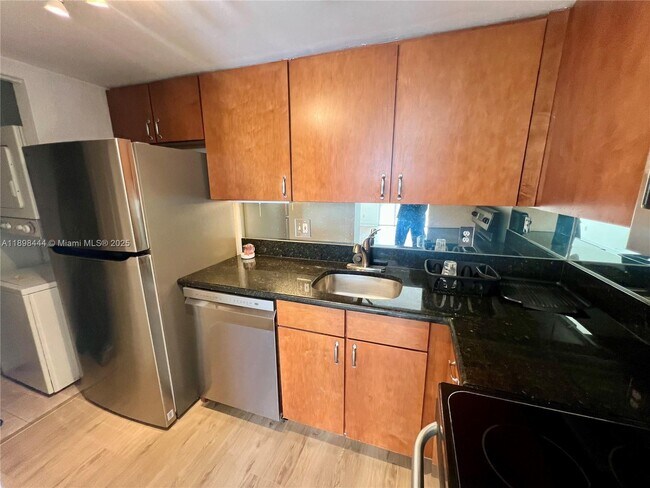 Building Photo - 770 Claughton Island Dr