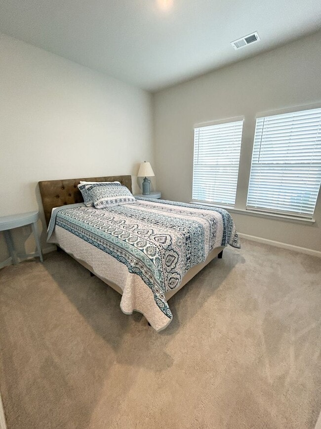 Building Photo - Lovely Furnished 3 bd/ 2 ba home