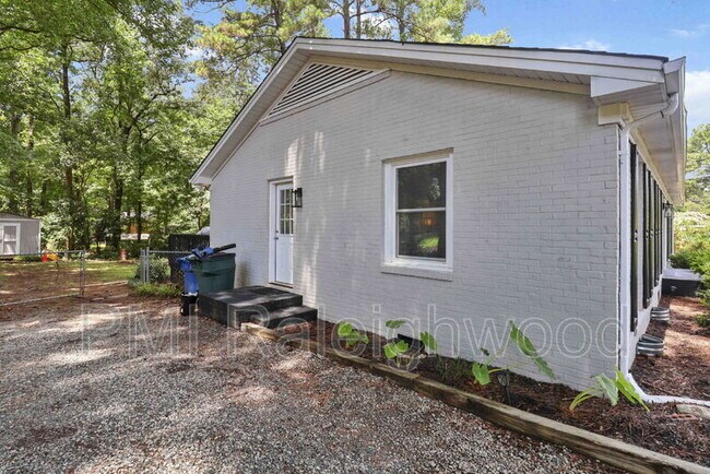 Building Photo - 5017 Gatewood Dr