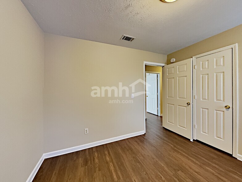 Building Photo - 1109 Benton Mason Dr