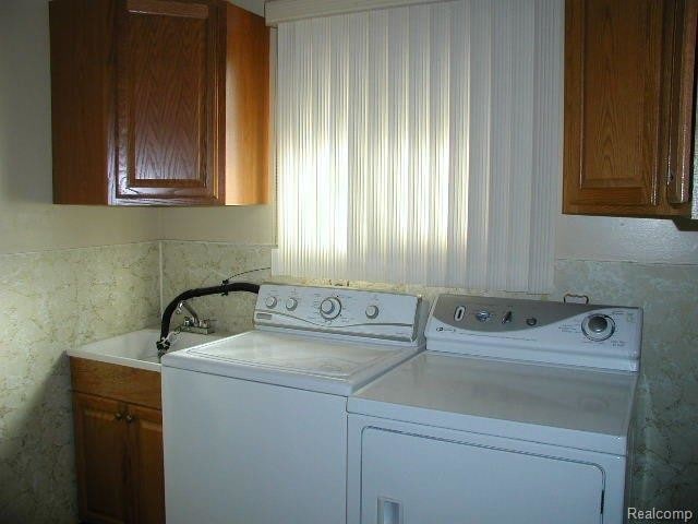 Building Photo - 2952 Sylvan Dr