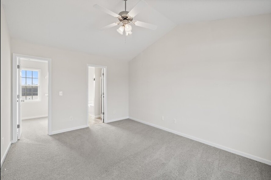 Building Photo - 137 Woodglen Dr