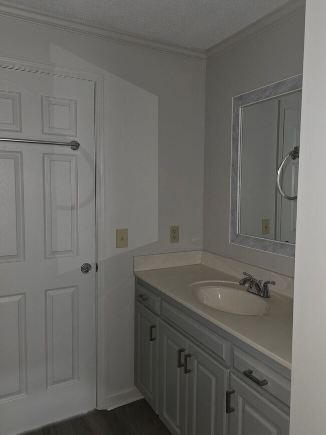 Building Photo - BONNER AVE-F&amp;S