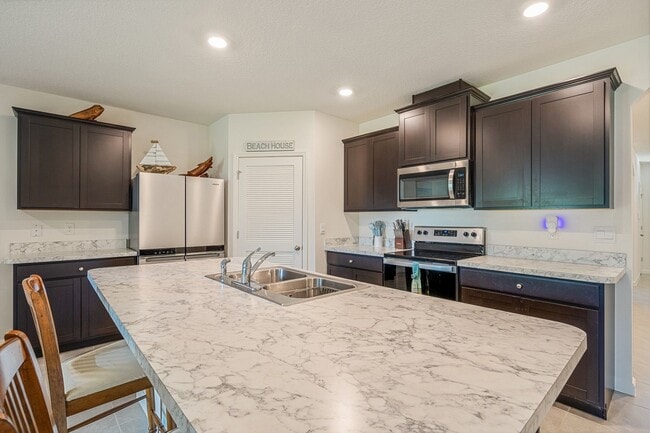 Building Photo - 471 Midvale Terrace