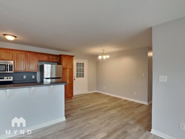 Building Photo - 215 Sunrise Dr