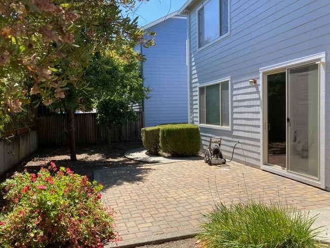 Building Photo - 1736 Montesa Pl