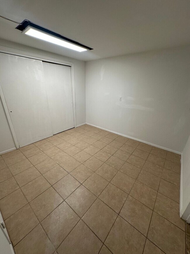 Building Photo - Long Realty & Property Management LLC - 4 bedroom 2.5 Bathroom in Aurora