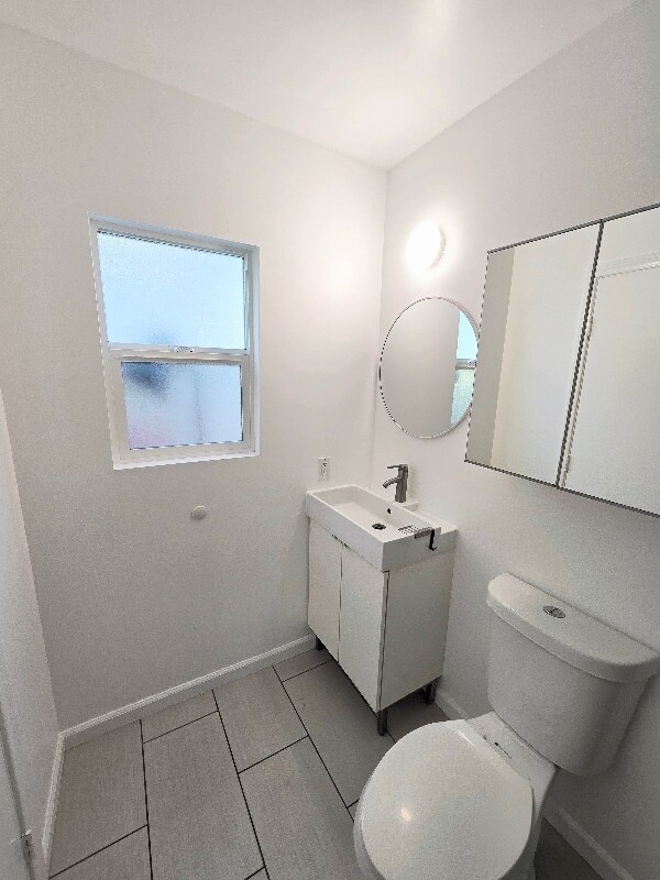 Building Photo - 3121 Larga Ave