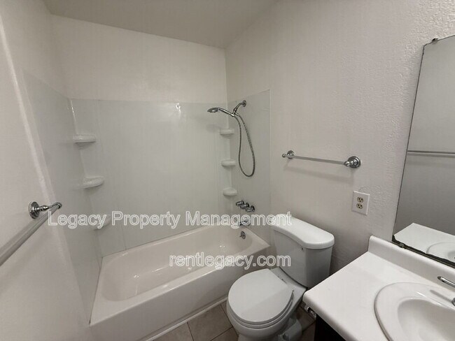 Building Photo - 2125 Northwood Cir