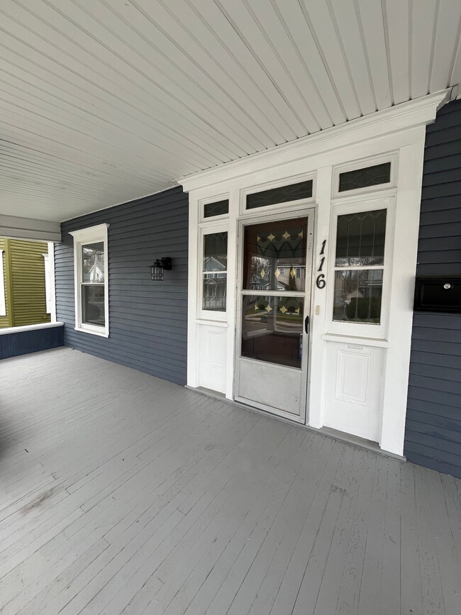 Building Photo - 116 E Flower Ave