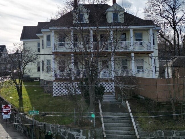 Primary Photo - 2 Town Hill St