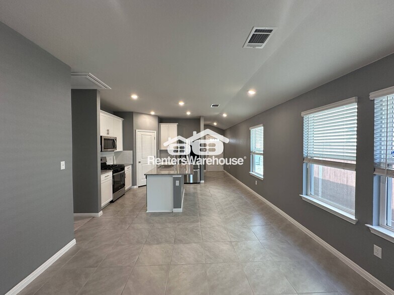 Building Photo - 513 Longmount Cv