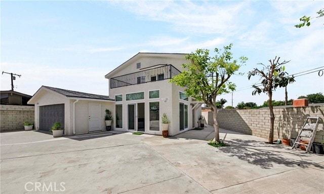 Building Photo - 525 W Woodcrest Ave