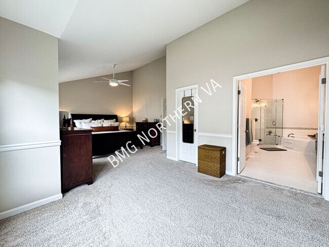 Building Photo - 6600 Dunwich Way