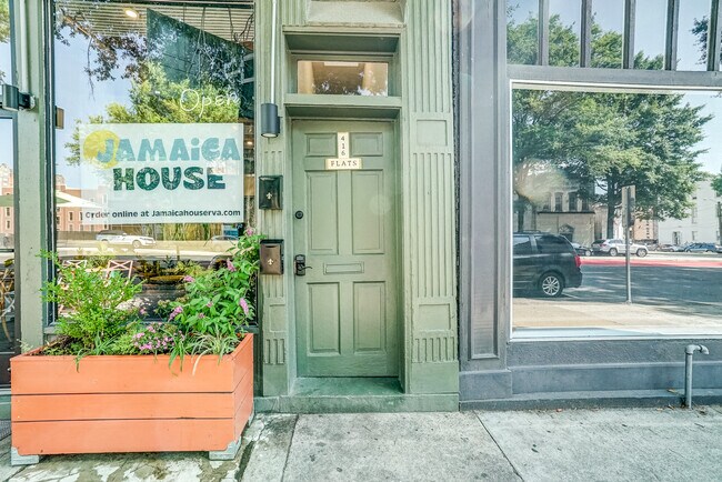 Building Photo - 416 W Broad St