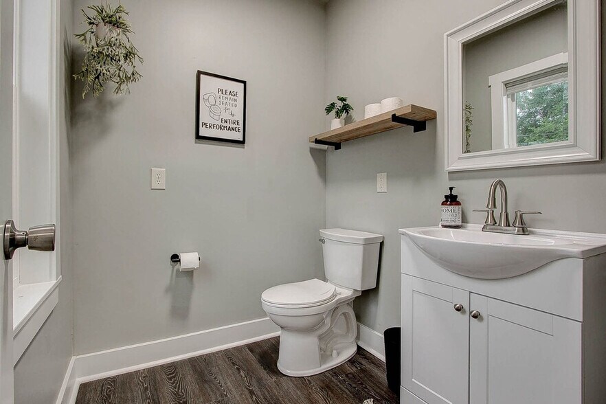 Building Photo - 42 S Holmes Ave