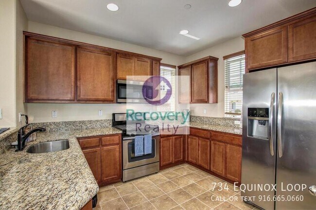 Building Photo - 734 Equinox Loop