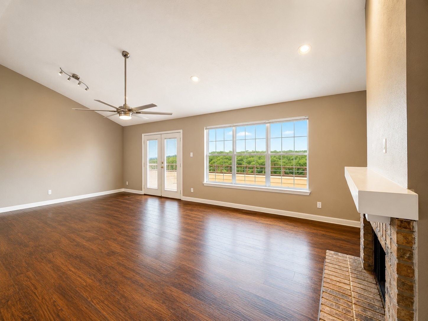 Building Photo - 746 Haven Ln