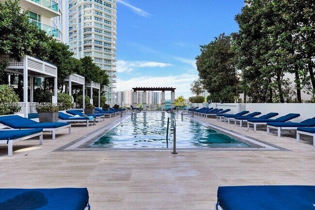 Building Photo - 150 Sunny Isles Blvd