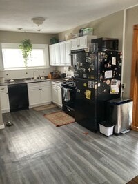 Building Photo - 3 Bed 1 Bath Colonial