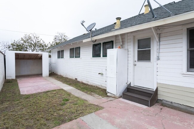 Building Photo - Charming 3 bedroom 1 bath home!