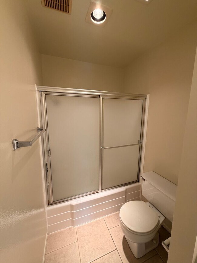 Building Photo - 2 Bed, 2 Bath Fullerton Condo For Rent w/ ...