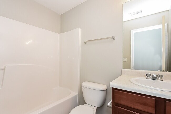 Building Photo - 138 Hill Side Way