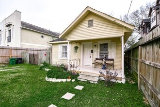 Building Photo - 5221 Darling St