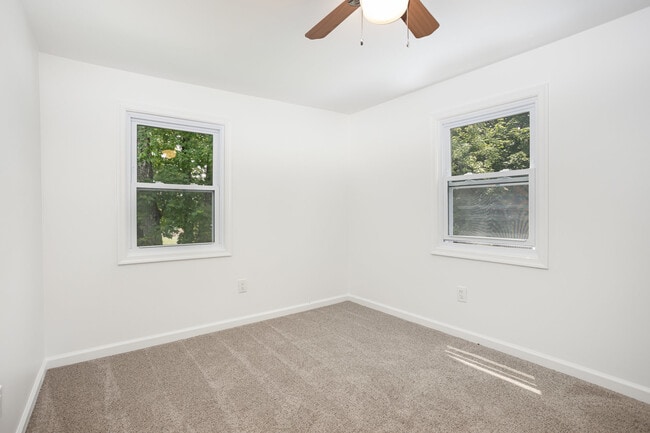Building Photo - 1645 Roundtop Rd