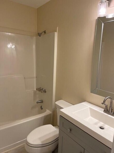 Building Photo - 381 Etowah Dr