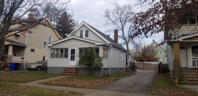 Building Photo - Jefferson Area - 3 Bedroom Single Family Home (between Lorain and Triskett)