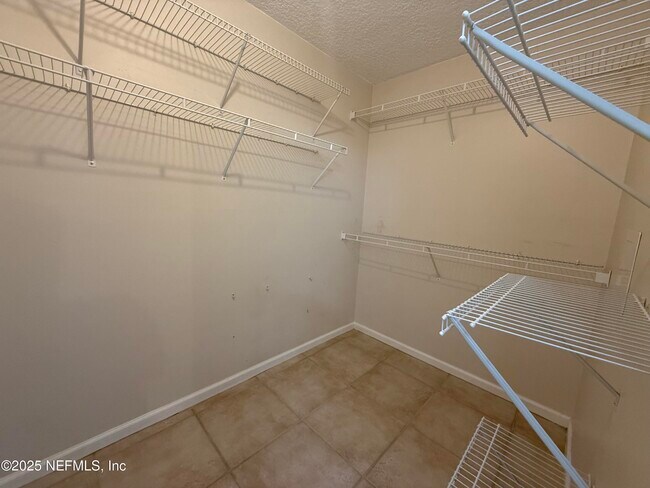 Building Photo - 12196 Lake Fern Dr