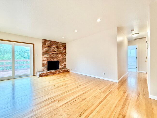 Building Photo - Renovated 3bed/2bath Linda Mar Rancher