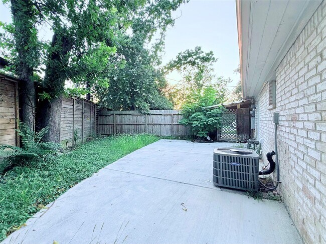 Building Photo - 7315 Housman