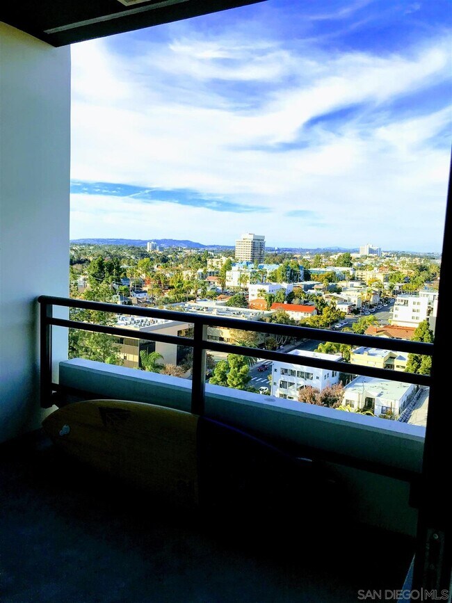 Building Photo - 475 Redwood St