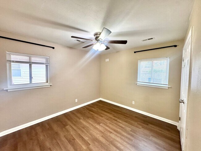 Building Photo - Charming Brick Ranch in the Heart of Churchland