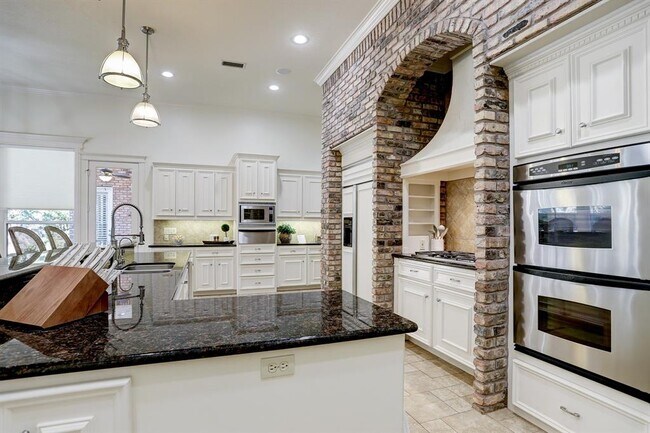 Building Photo - 127 E Bracebridge Cir