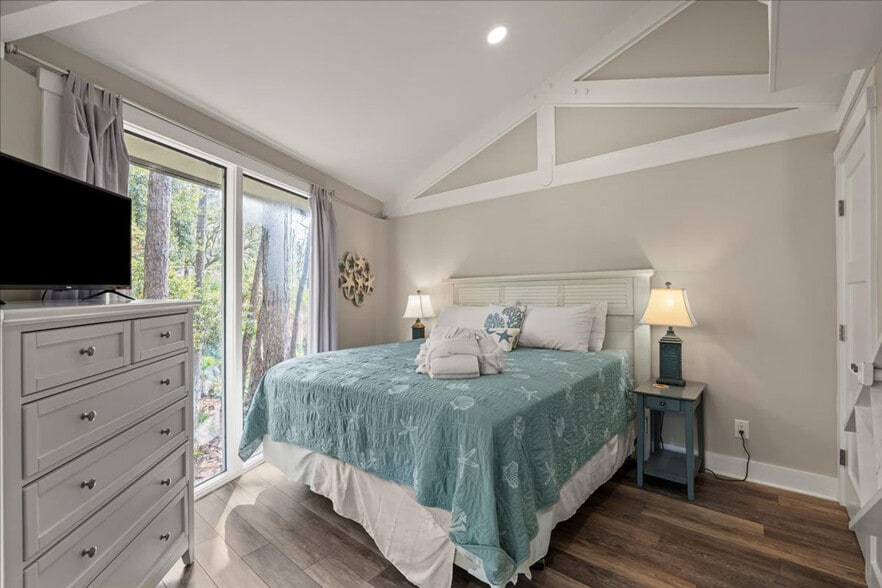 Building Photo - 2041 Deer Island Rd