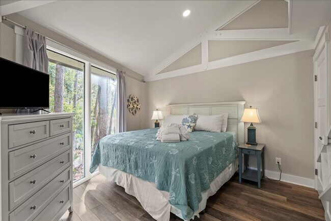 Building Photo - 2041 Deer Island Rd