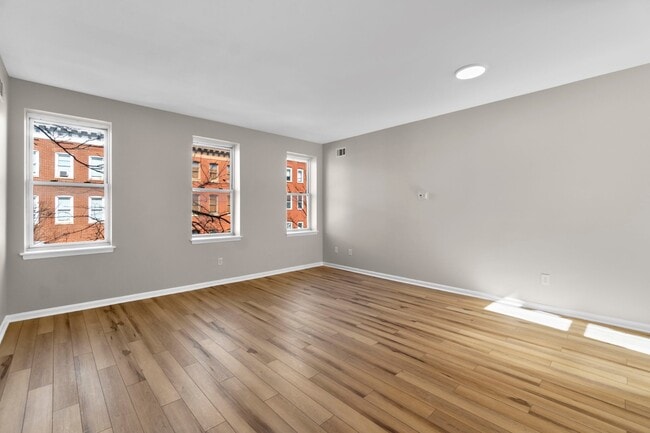 Building Photo - 2027 E Baltimore St