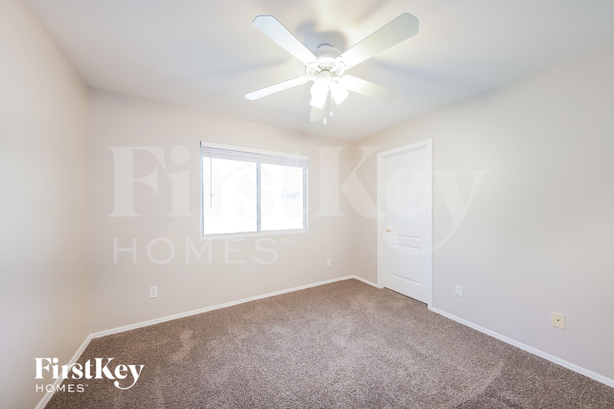 Building Photo - 7834 W Robin Ln