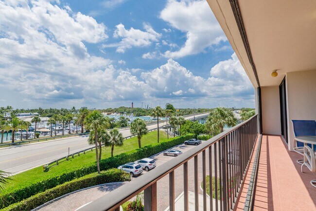 Building Photo - 225 S Beach Rd